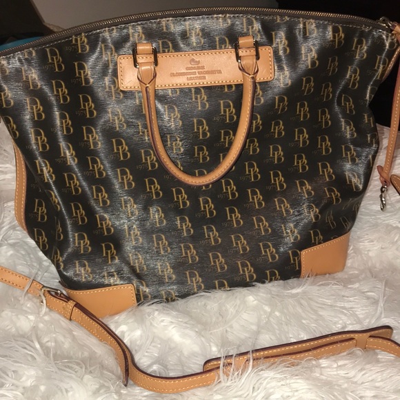 Dooney & Bourke Handbags - 🔥SALE🔥leather handbag with cross body strap✨✨✨